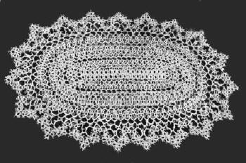 Oval Doily with Scalloped Edge Tatting Pattern 7.5x11.5"