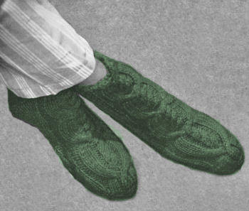 Men's Cable Slippers Knitting Pattern 8-10