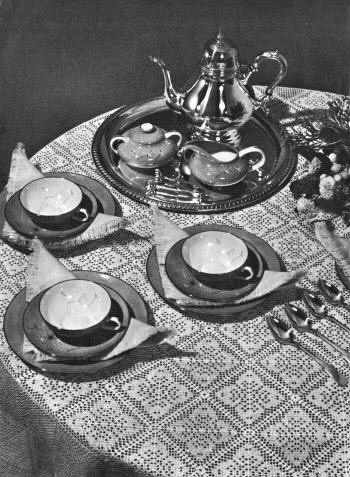Monticello Motif Tablecloth Filet Crochet Pattern